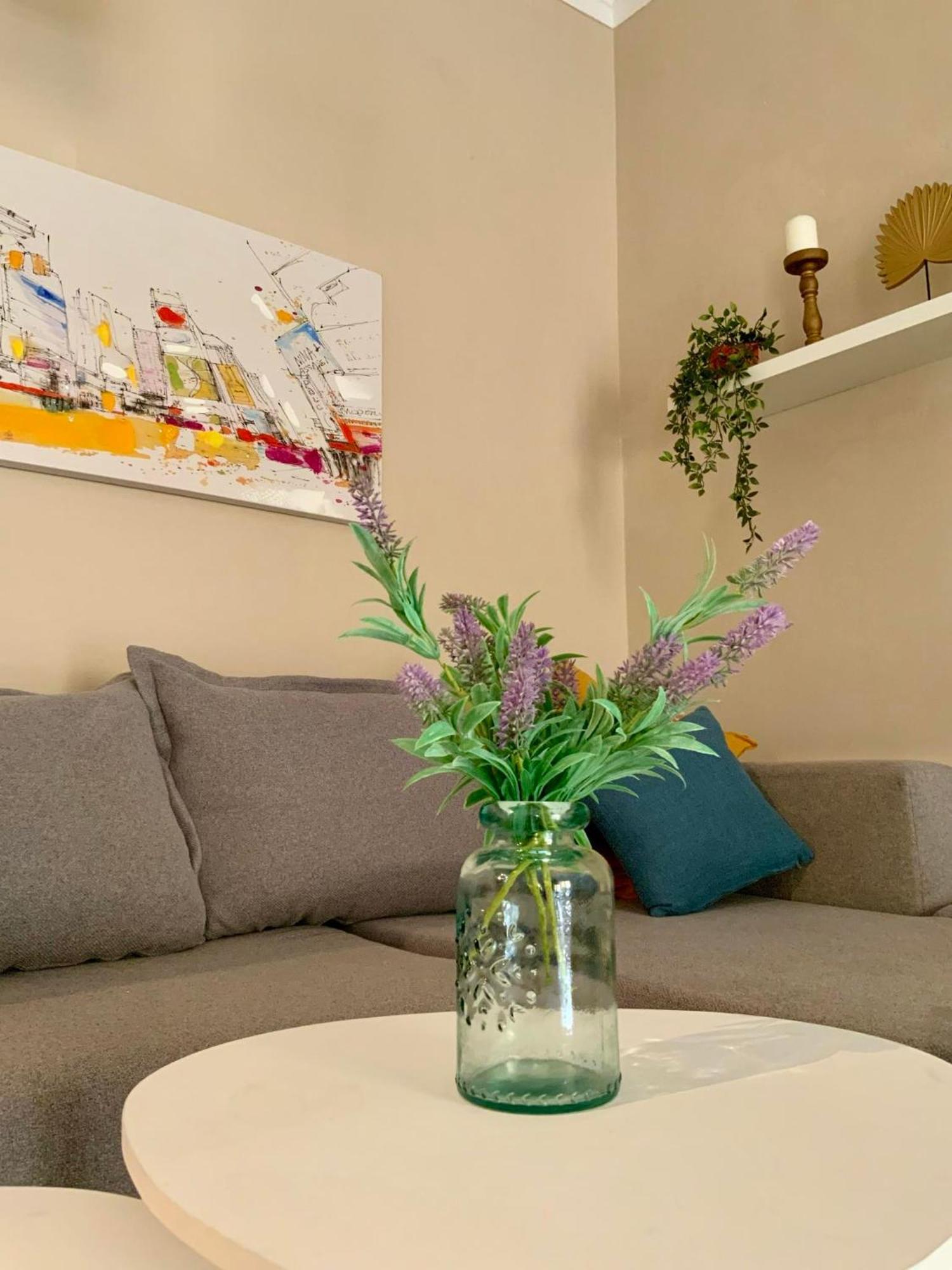 Palm Leaf Apartment *